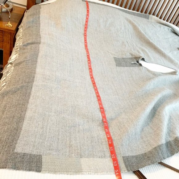 BCBGMaxAzria Poncho Blanket Shawl Wrap Sweater - One Size - Picture 7 of 8